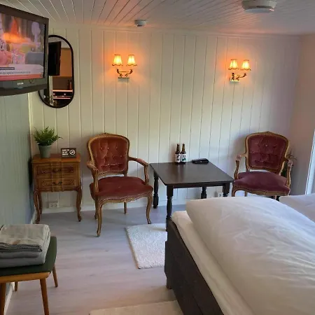 Rodseth Gardsovernatting Dobbeltrom * Molde